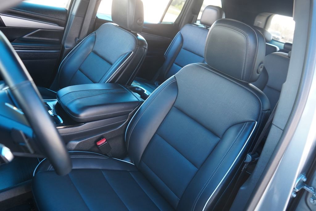 Used 2025 Buick Enclave Preferred AWD/4WD image 18
