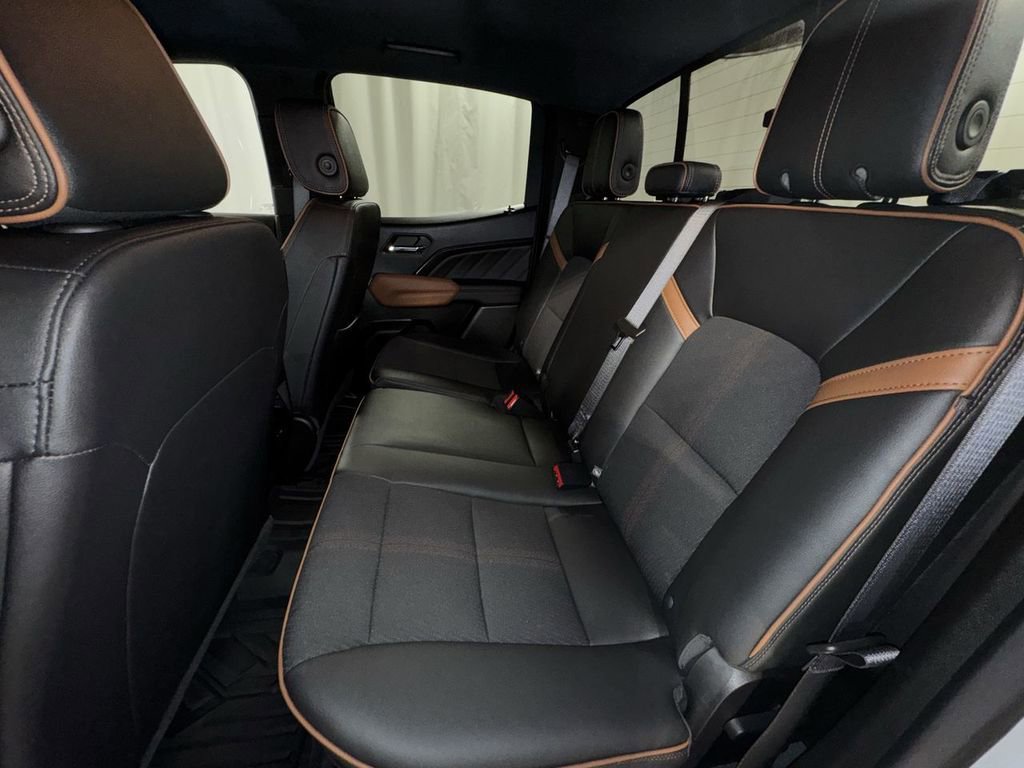 Used 2023 GMC Canyon AT4 image 31