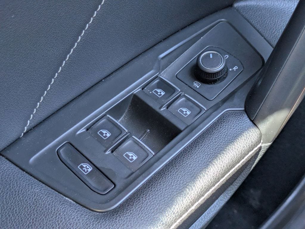 Used 2024 Volkswagen Tiguan SE FWD image 23