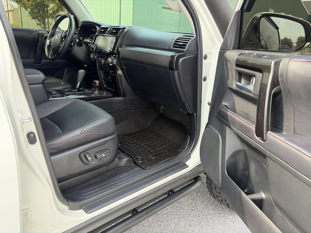 Used 2021 Toyota 4Runner Venture w/ Moonroof Package AWD/4WD image 17