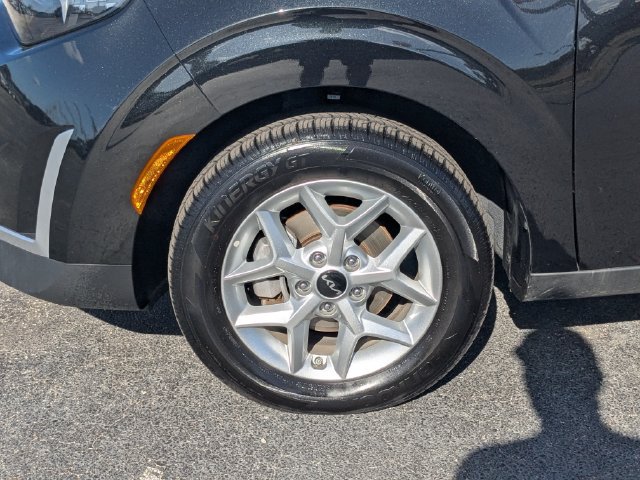 Certified 2025 Kia Soul LX w/ LX Technology Package FWD image 11