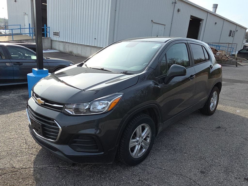 Used 2020 Chevrolet Trax LS w/ Tint and Cruise Package FWD image 3
