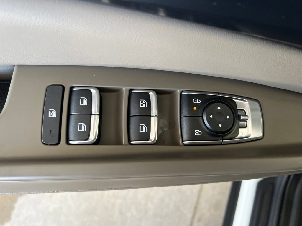 Certified 2025 Kia Carnival FWD image 46