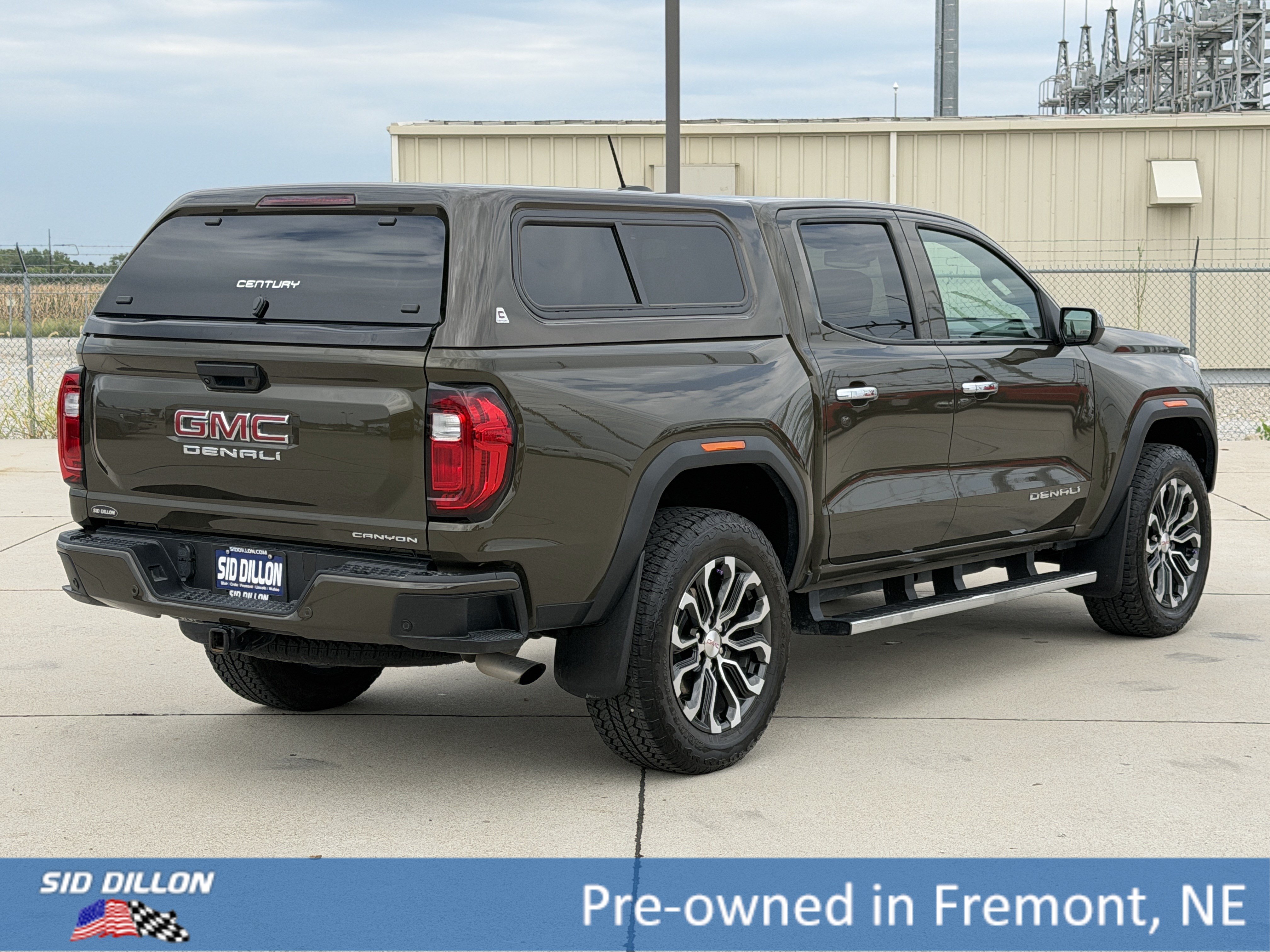 Certified 2025 GMC Canyon Denali AWD/4WD image 4