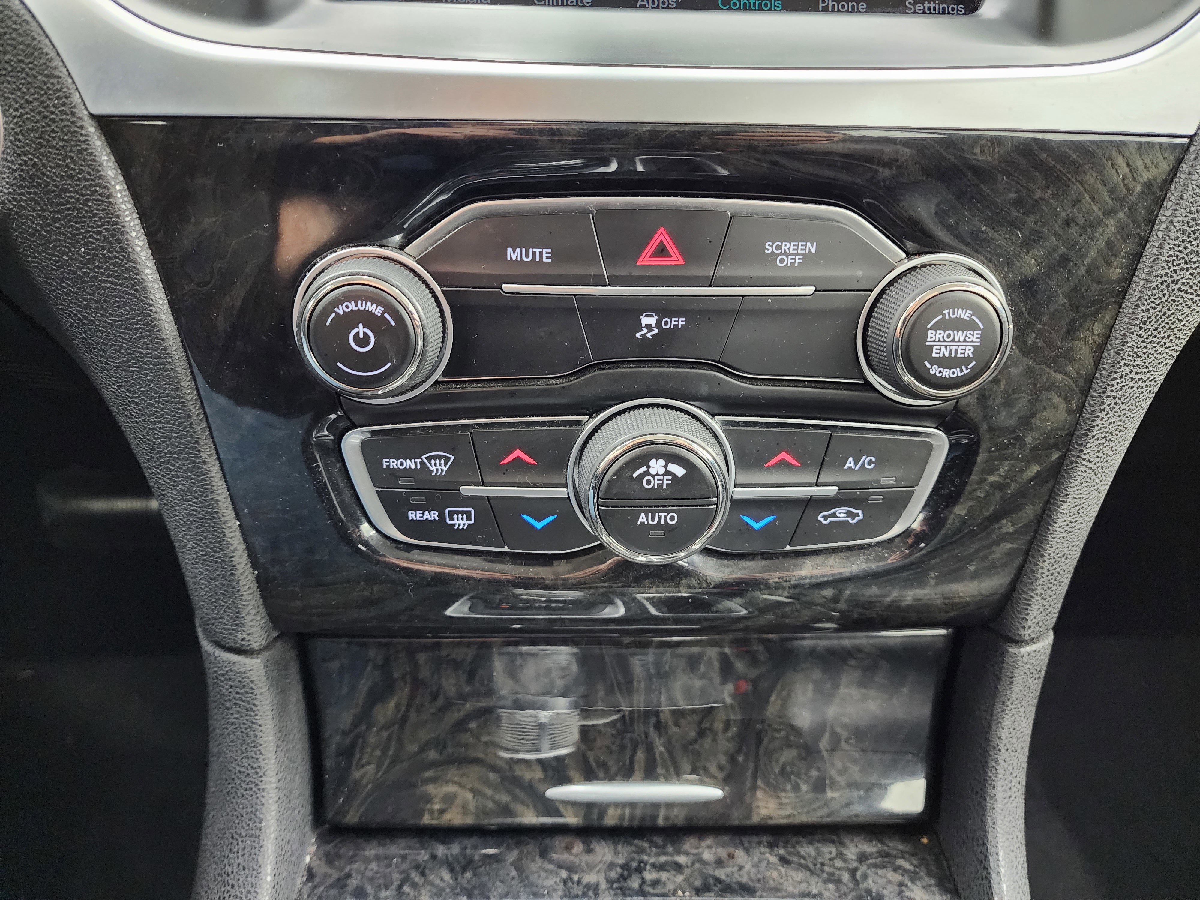 Used 2019 Chrysler 300 Limited image 15