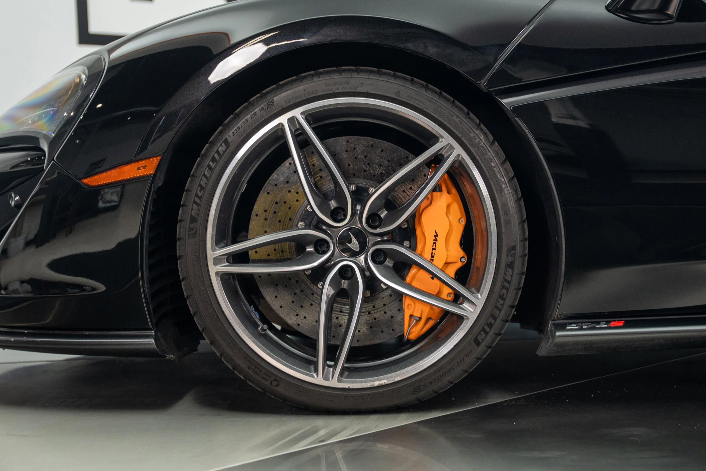 Used 2019 McLaren 570S Spider image 5