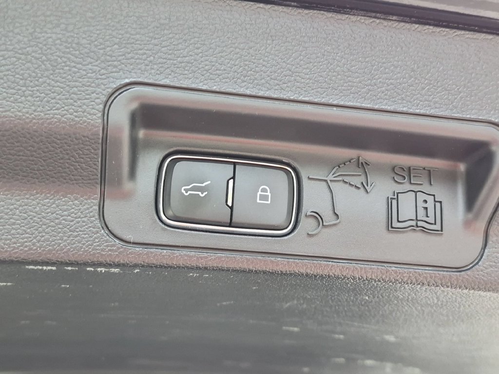Used 2020 Ford Explorer XLT w/ Equipment Group 202A AWD/4WD image 8