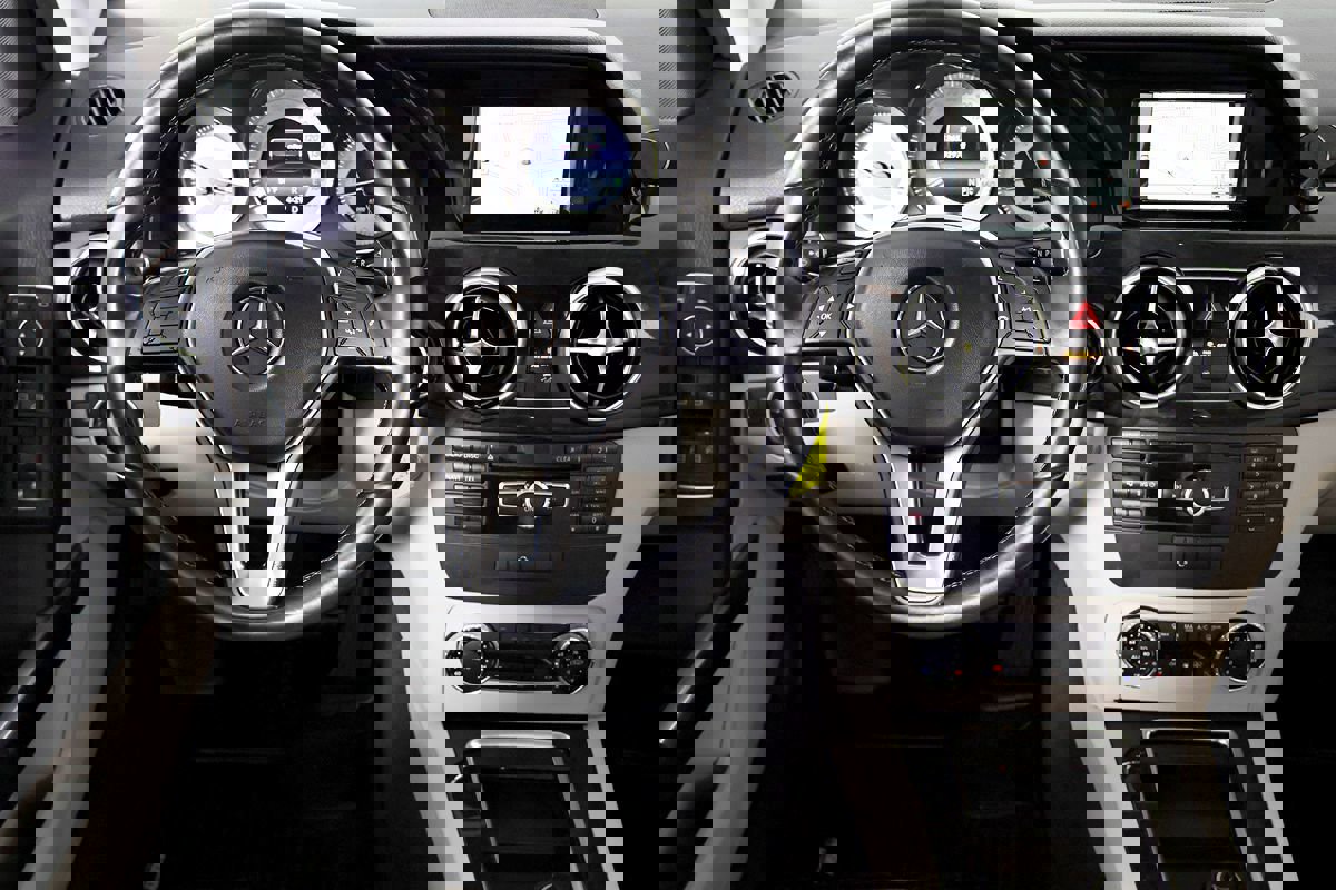 Used 2014 Mercedes-Benz GLK 250 BlueTEC 4MATIC image 22