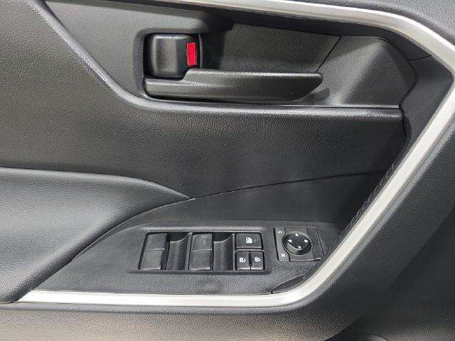 Used 2023 Toyota RAV4 LE AWD/4WD image 25