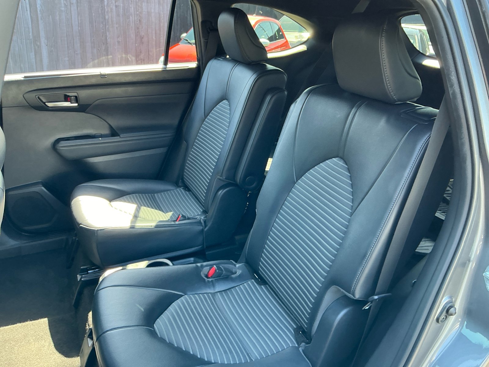 Used 2023 Toyota Highlander XSE FWD image 19