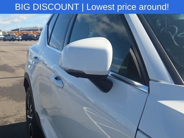 Used 2023 Volvo XC40 B5 Plus AWD/4WD image 6