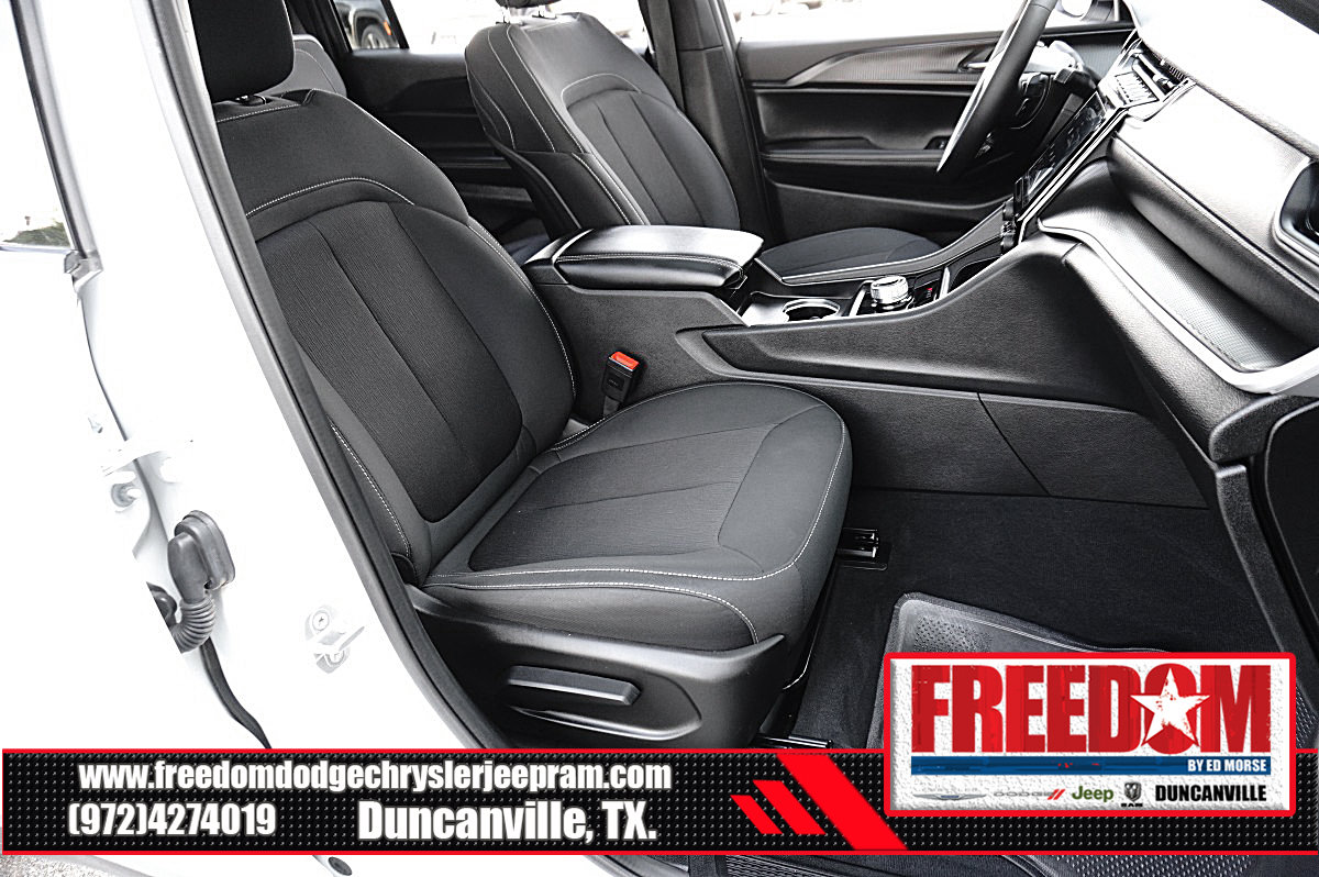 Certified 2025 Jeep Grand Cherokee L Laredo RWD image 17