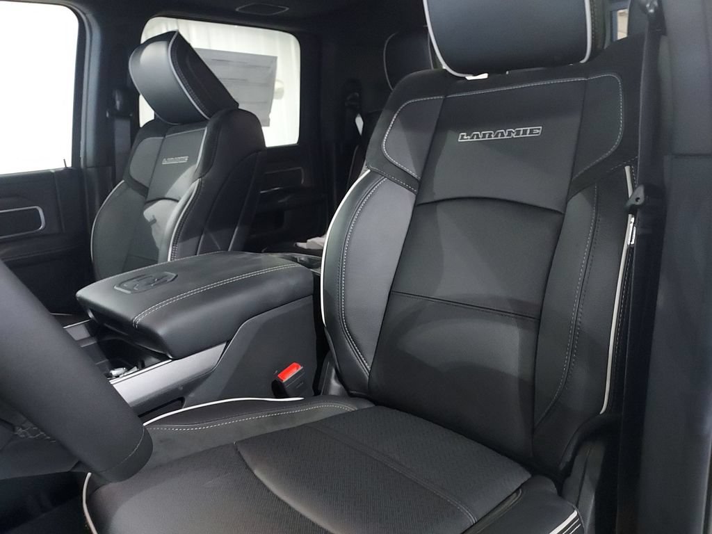 New 2026 RAM 2500 Laramie AWD/4WD image 17