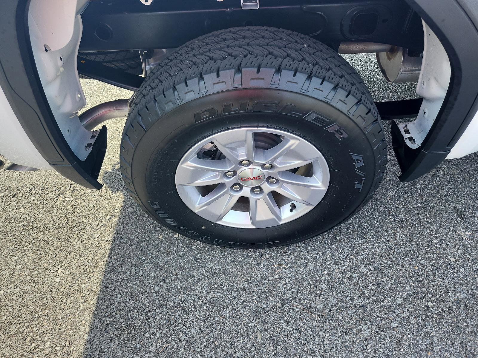 New 2026 GMC Sierra 1500 SLE image 6