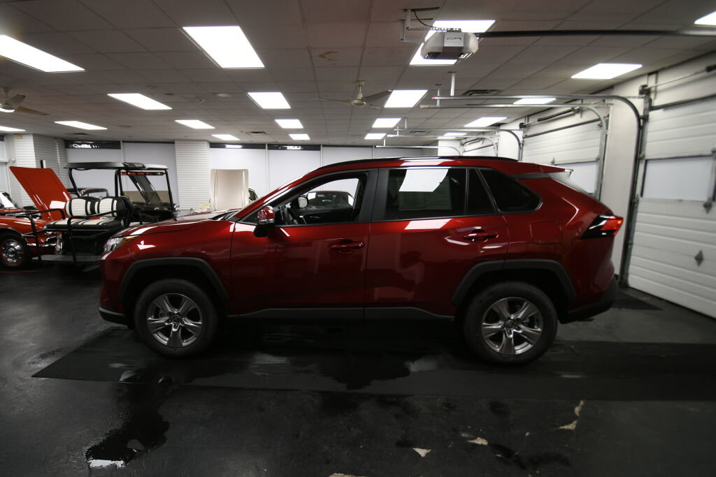Used 2025 Toyota RAV4 XLE w/ Convenience Package image 6