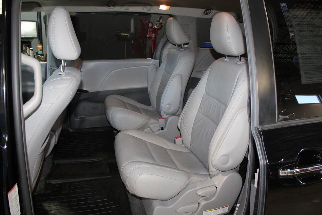 Used 2017 Toyota Sienna XLE Premium image 15