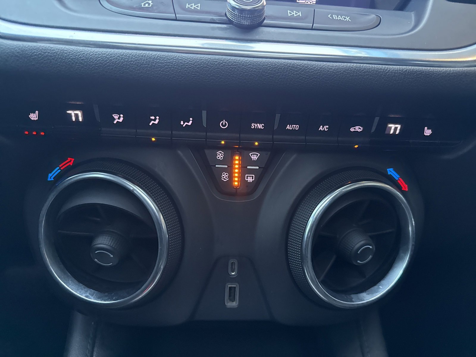 Used 2019 Chevrolet Blazer LT w/ Sun and Wheels Package image 25