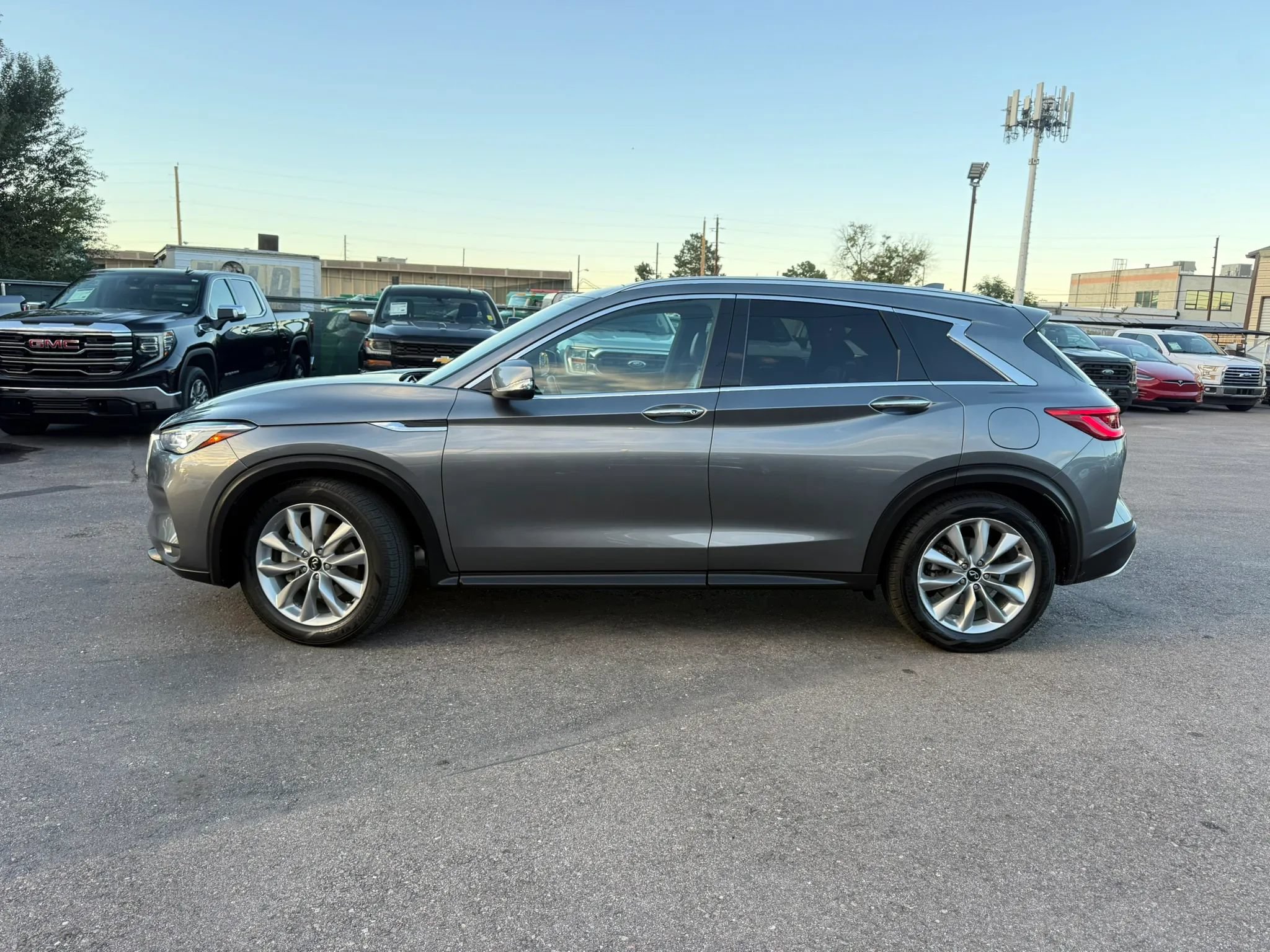 Used 2021 INFINITI QX50 Luxe AWD/4WD image 3