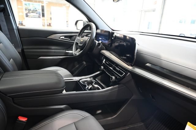New 2027 Chevrolet Traverse LT w/ Sun and Wheel Package FWD image 14