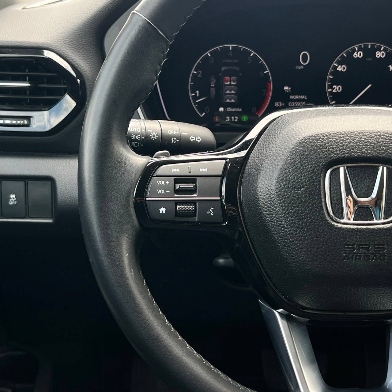 Used 2025 Honda Pilot Touring image 13