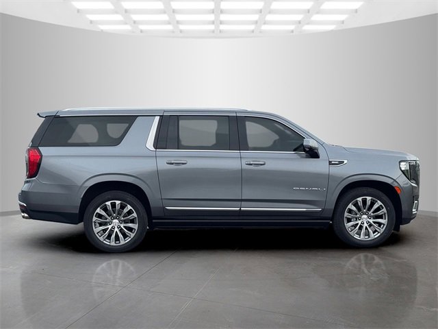 Used 2021 GMC Yukon XL Denali w/ Denali Premium Package image 8