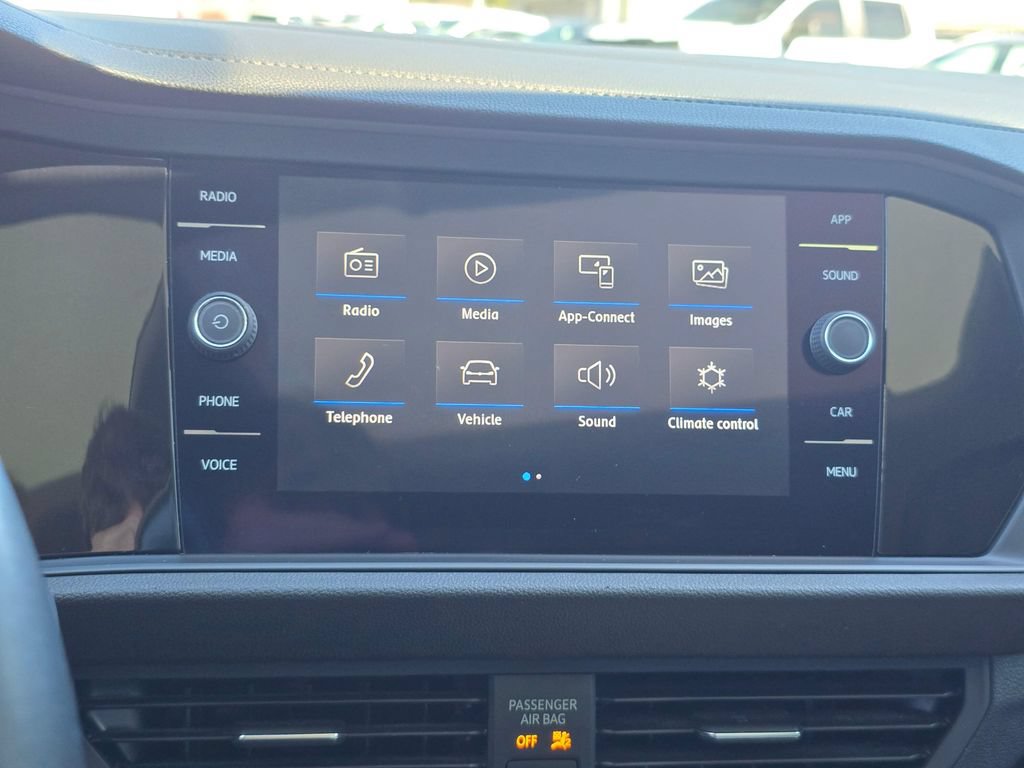 Used 2019 Volkswagen Jetta SEL w/ Cold Weather Package FWD image 23