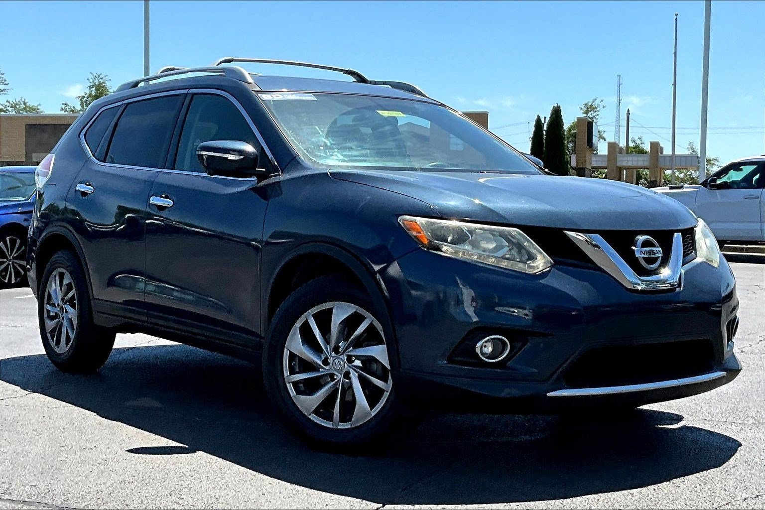 Used 2015 Nissan Rogue SL w/ SL Premium Package FWD image 3