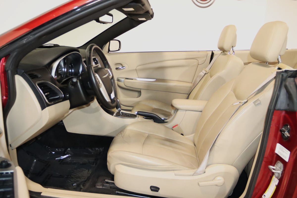 Used 2013 Chrysler 200 Limited FWD image 36