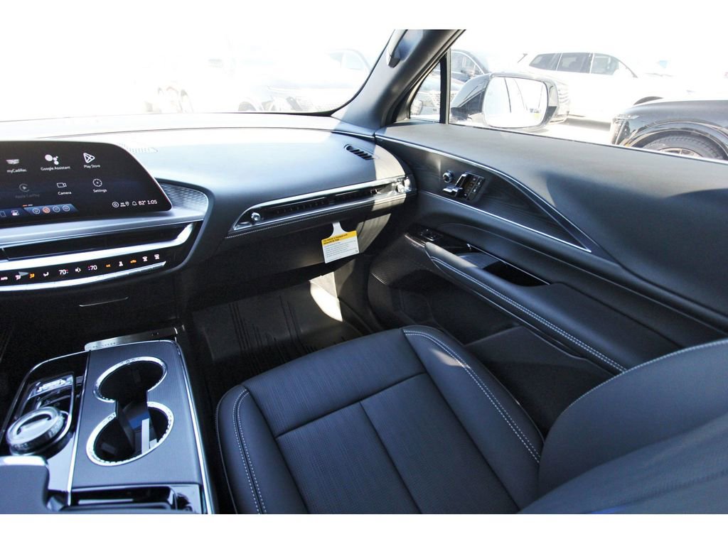 New 2026 Cadillac Lyriq Luxury image 10