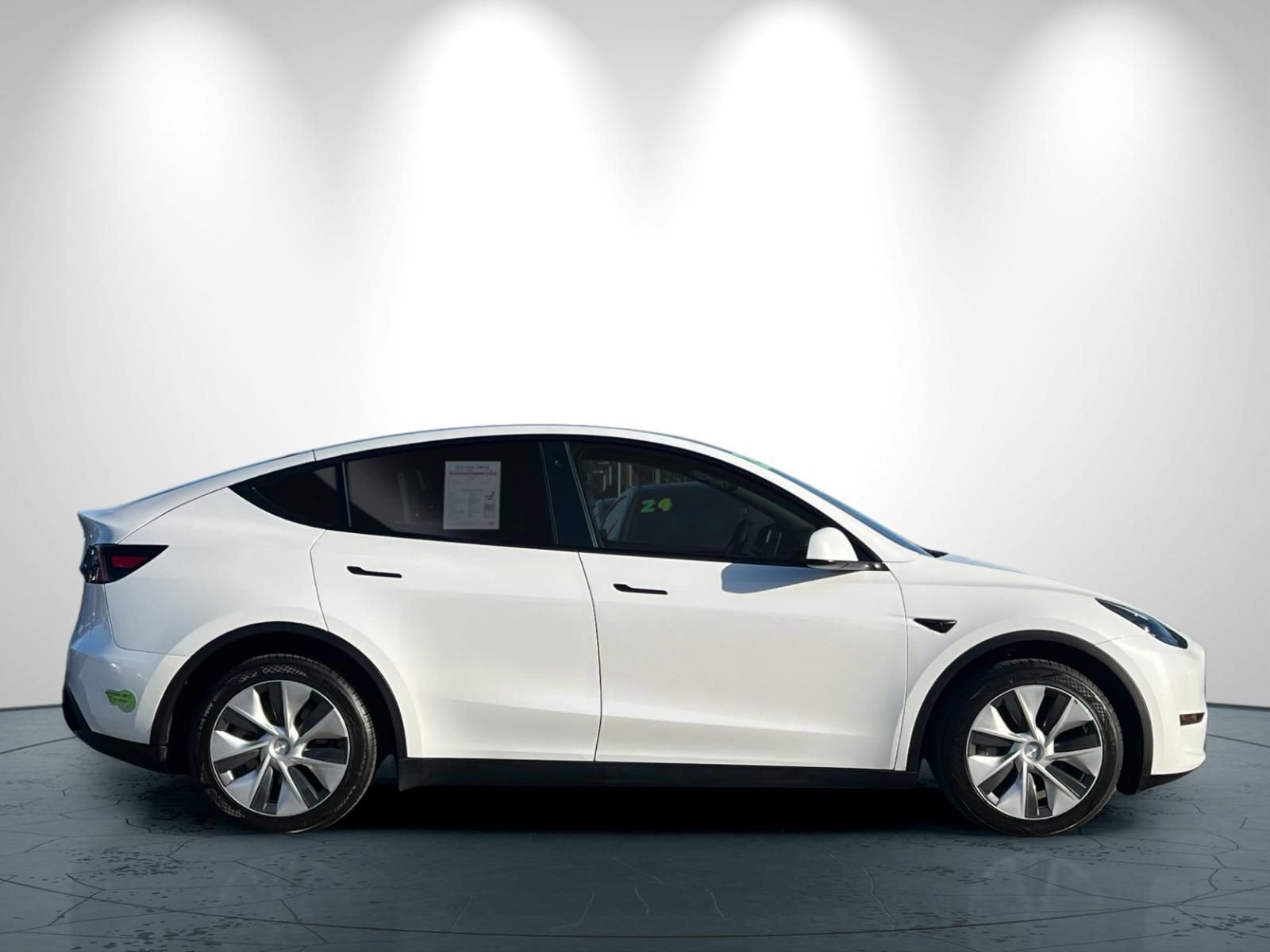 Used 2023 Tesla Model Y Long Range image 3