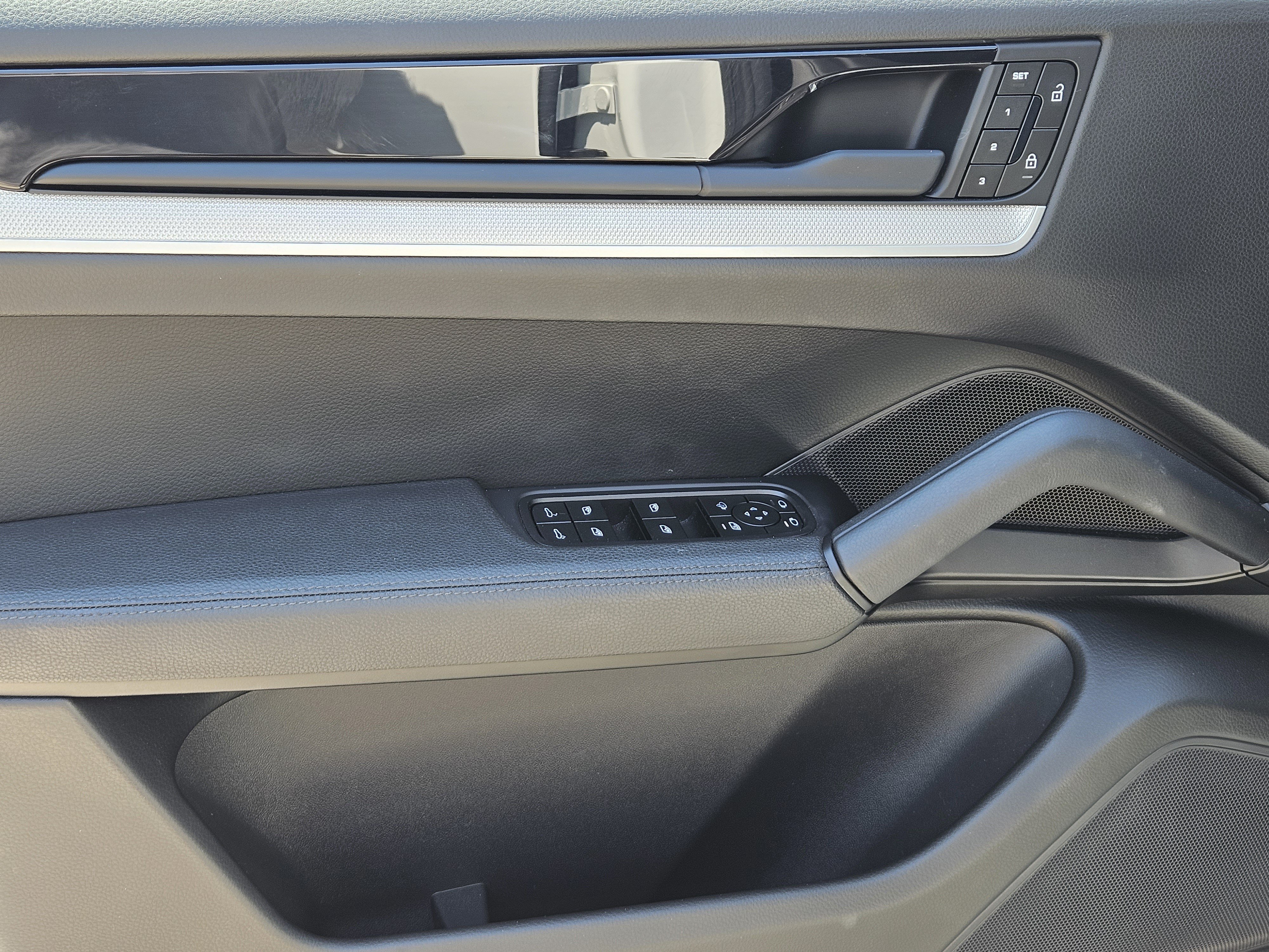 Certified 2024 Porsche Cayenne AWD/4WD image 22