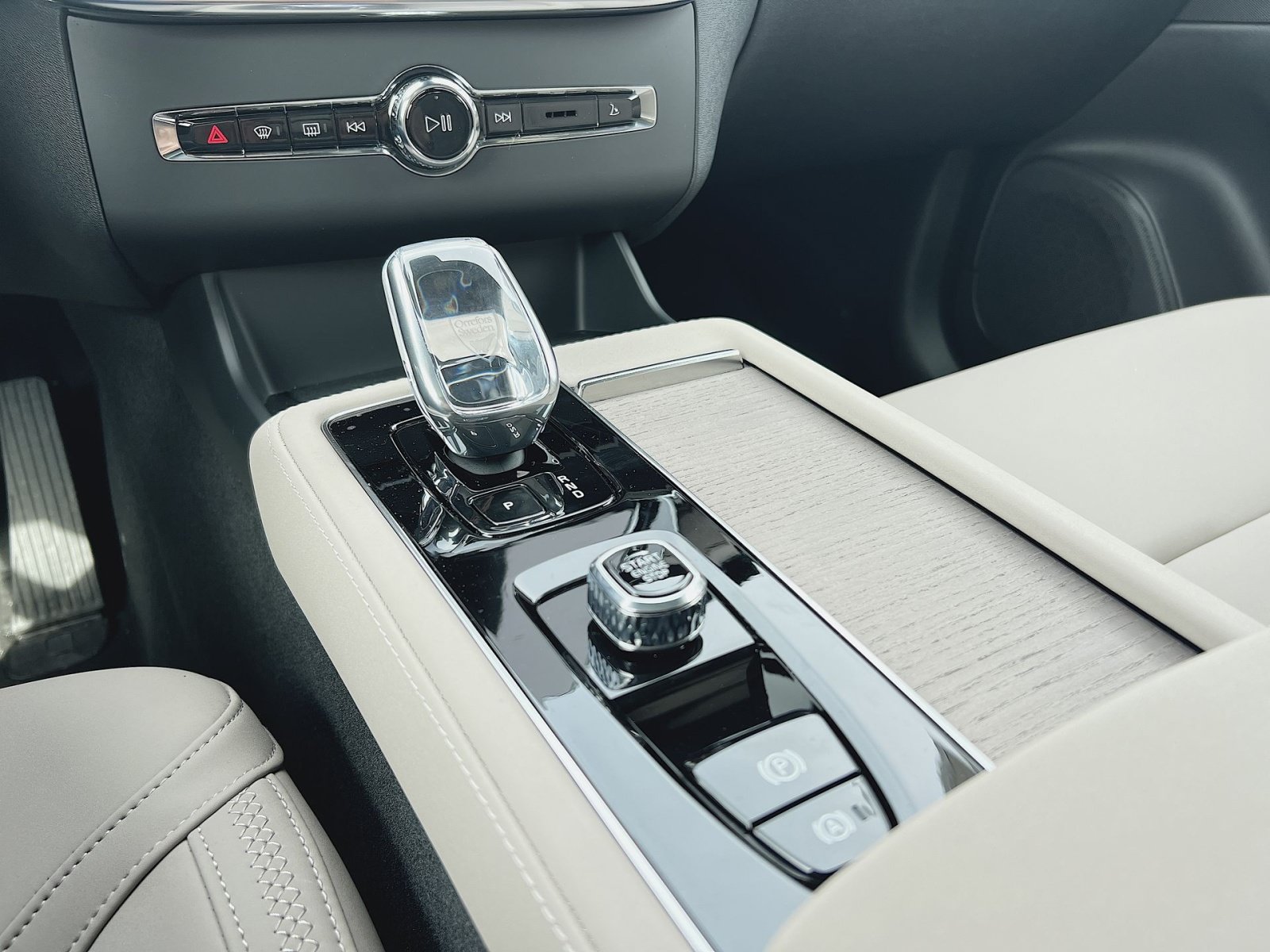 New 2026 Volvo XC90 T8 Plus w/ Protection Package Premier AWD/4WD image 30