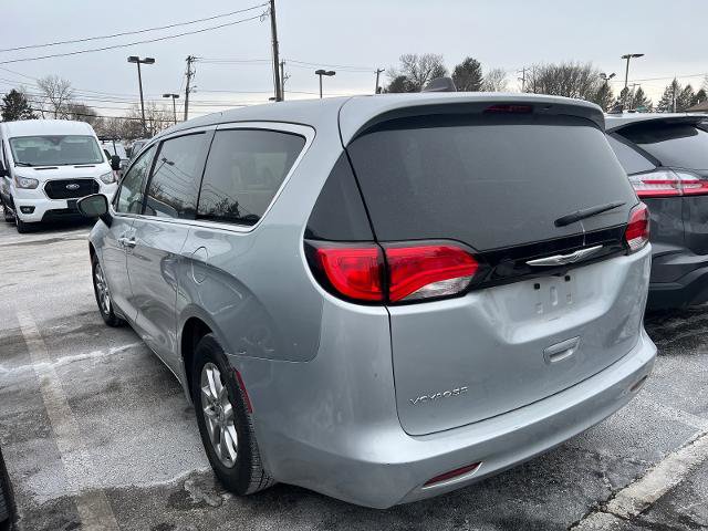 Used 2022 Chrysler Voyager LX image 6