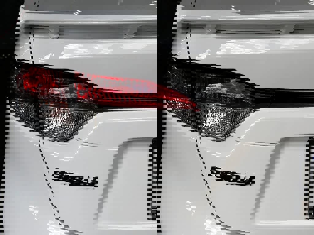 Used 2024 Toyota Corolla SE w/ SE Premium Package FWD image 7