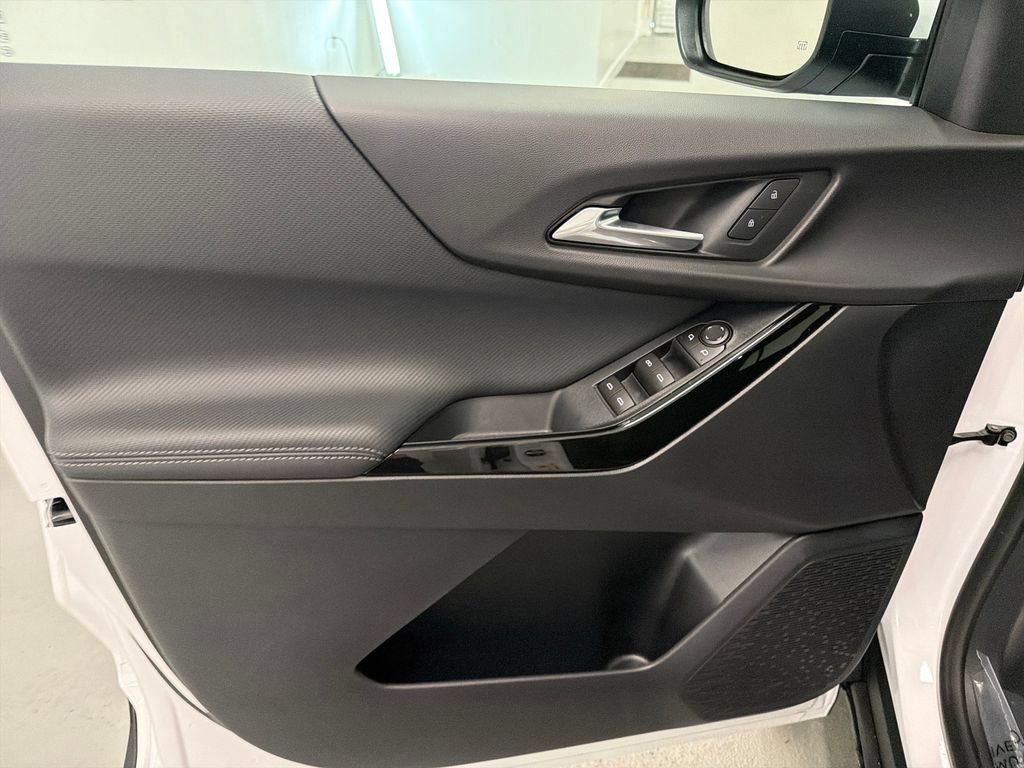 New 2026 Chevrolet Equinox LT w/ Safety and Technology Package FWD image 12