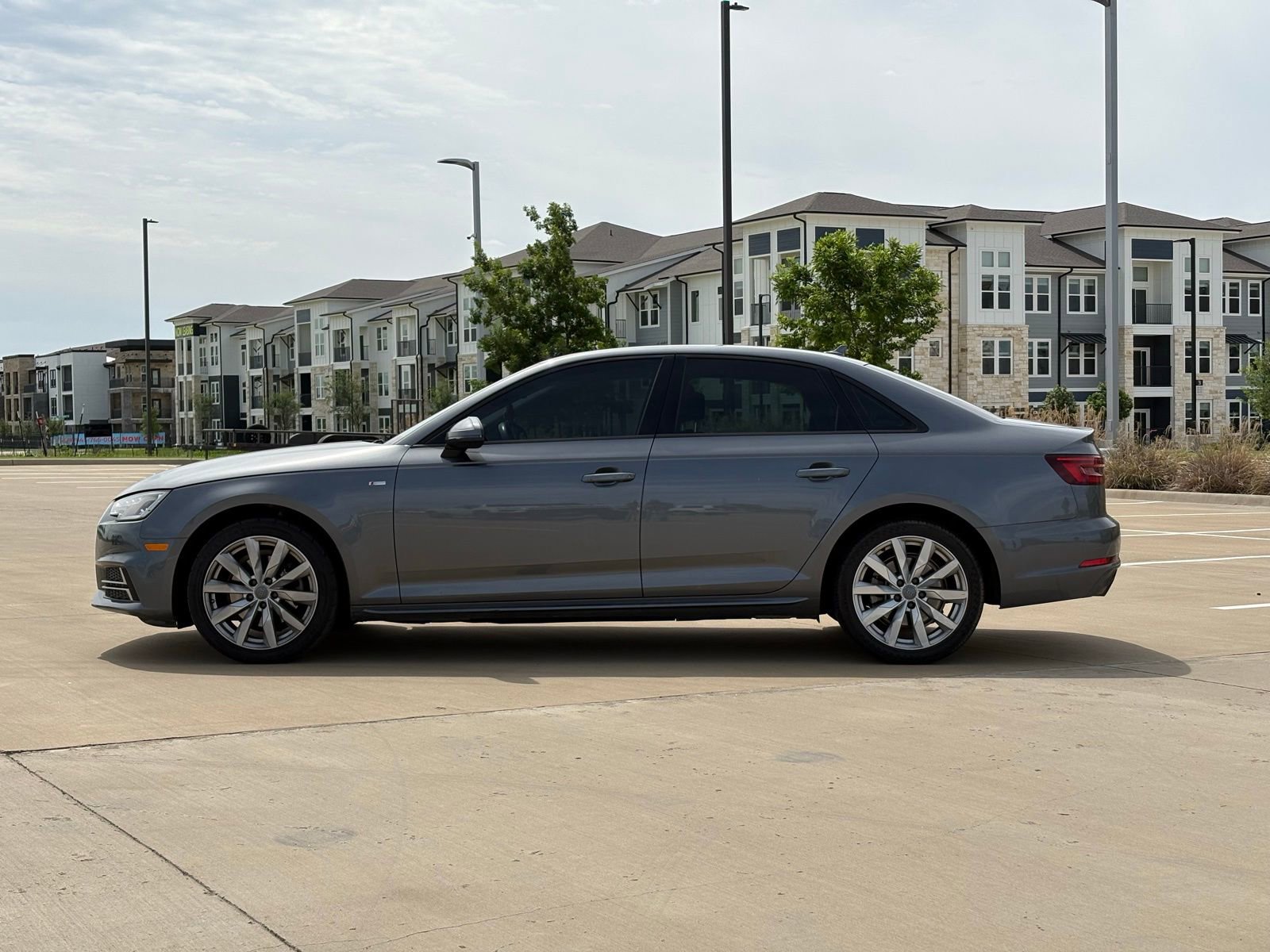 Used 2018 Audi A4 2.0T Ultra Premium w/ Convenience Package image 4