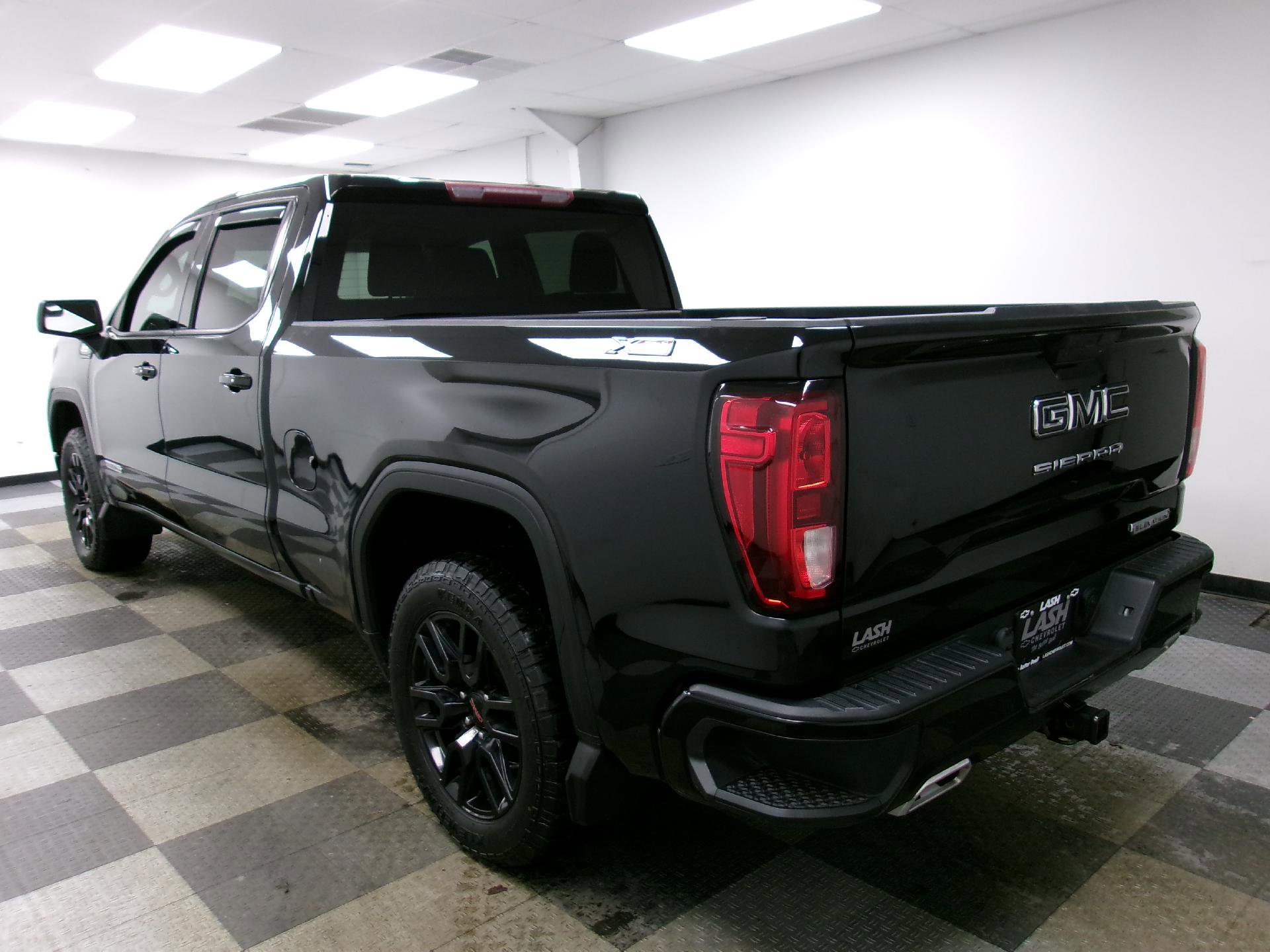 Used 2020 GMC Sierra 1500 Elevation w/ Elevation Value Package image 2