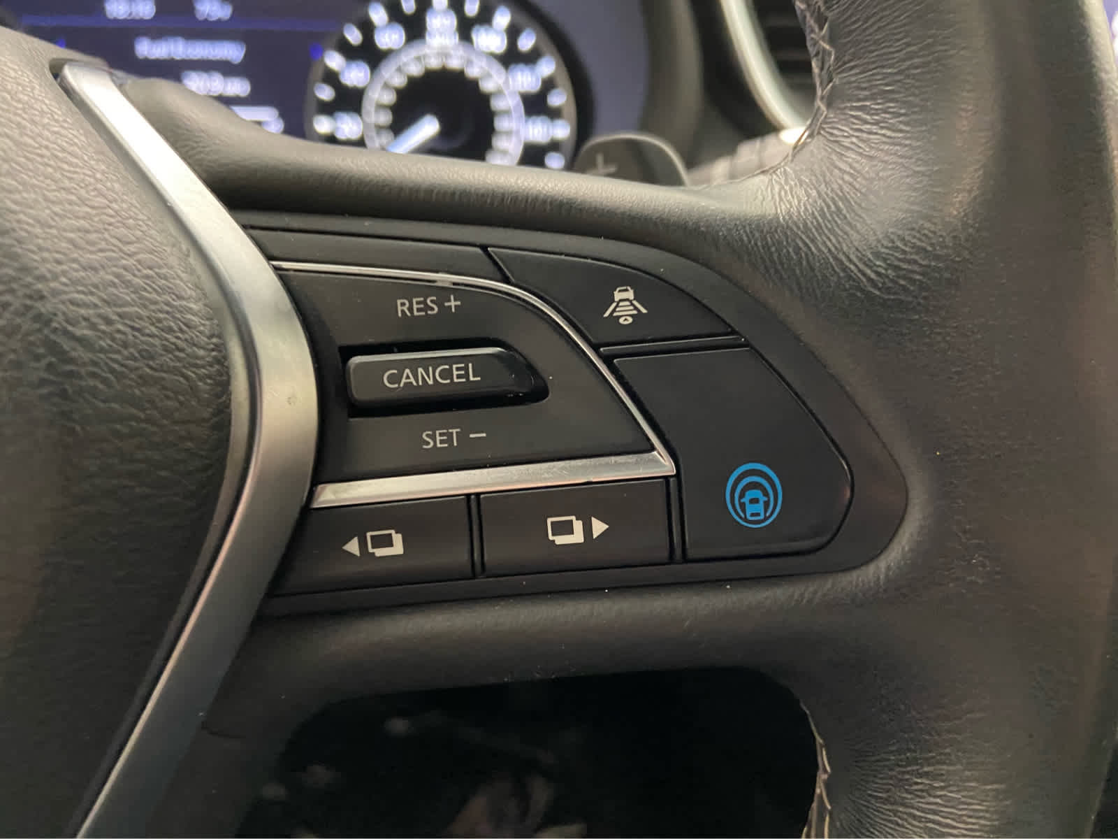 Used 2021 INFINITI QX50 Luxe w/ Appearance Package image 23