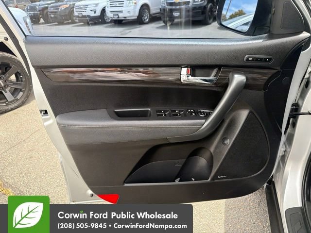 Used 2012 Kia Sorento EX w/ EX V6 Premium Pkg AWD/4WD image 13
