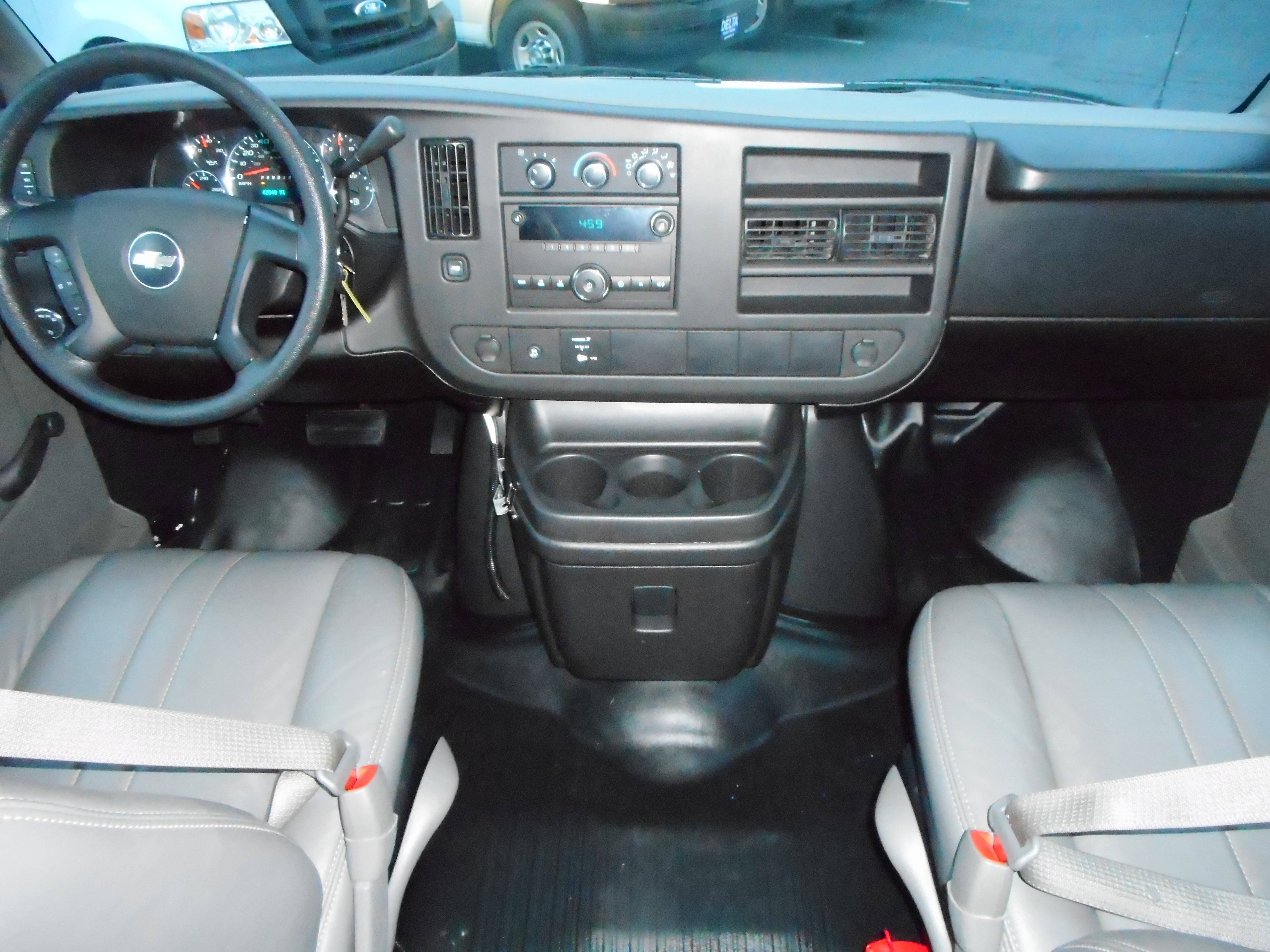 Used 2008 Chevrolet Express 3500 Passenger image 21