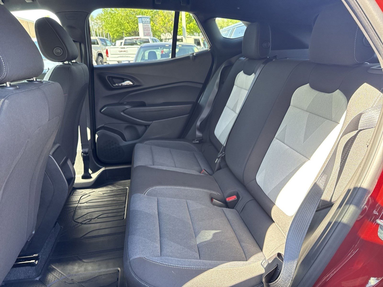 Used 2025 Chevrolet Trax RS FWD image 20