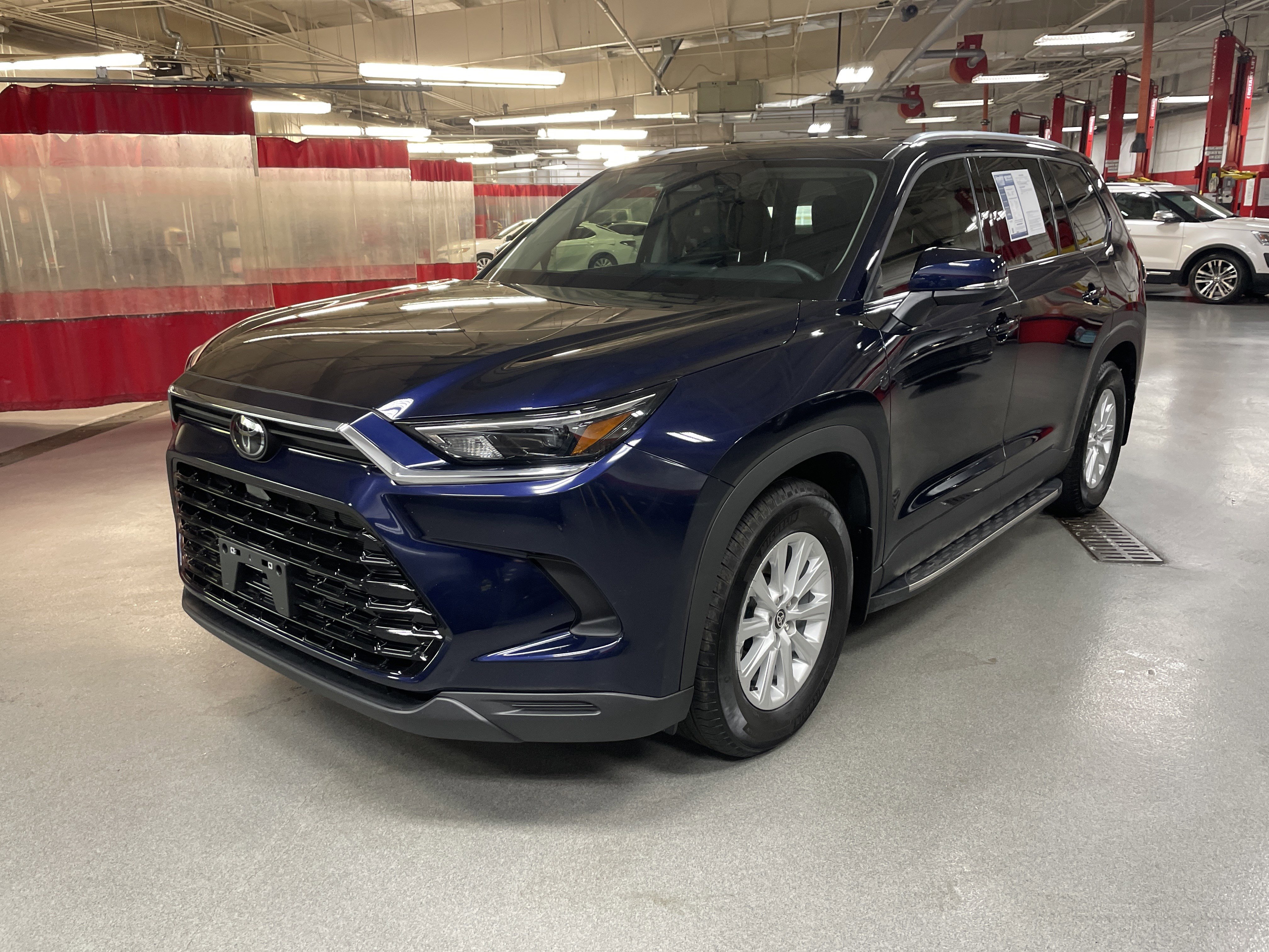 Used 2025 Toyota Grand Highlander FWD image 5