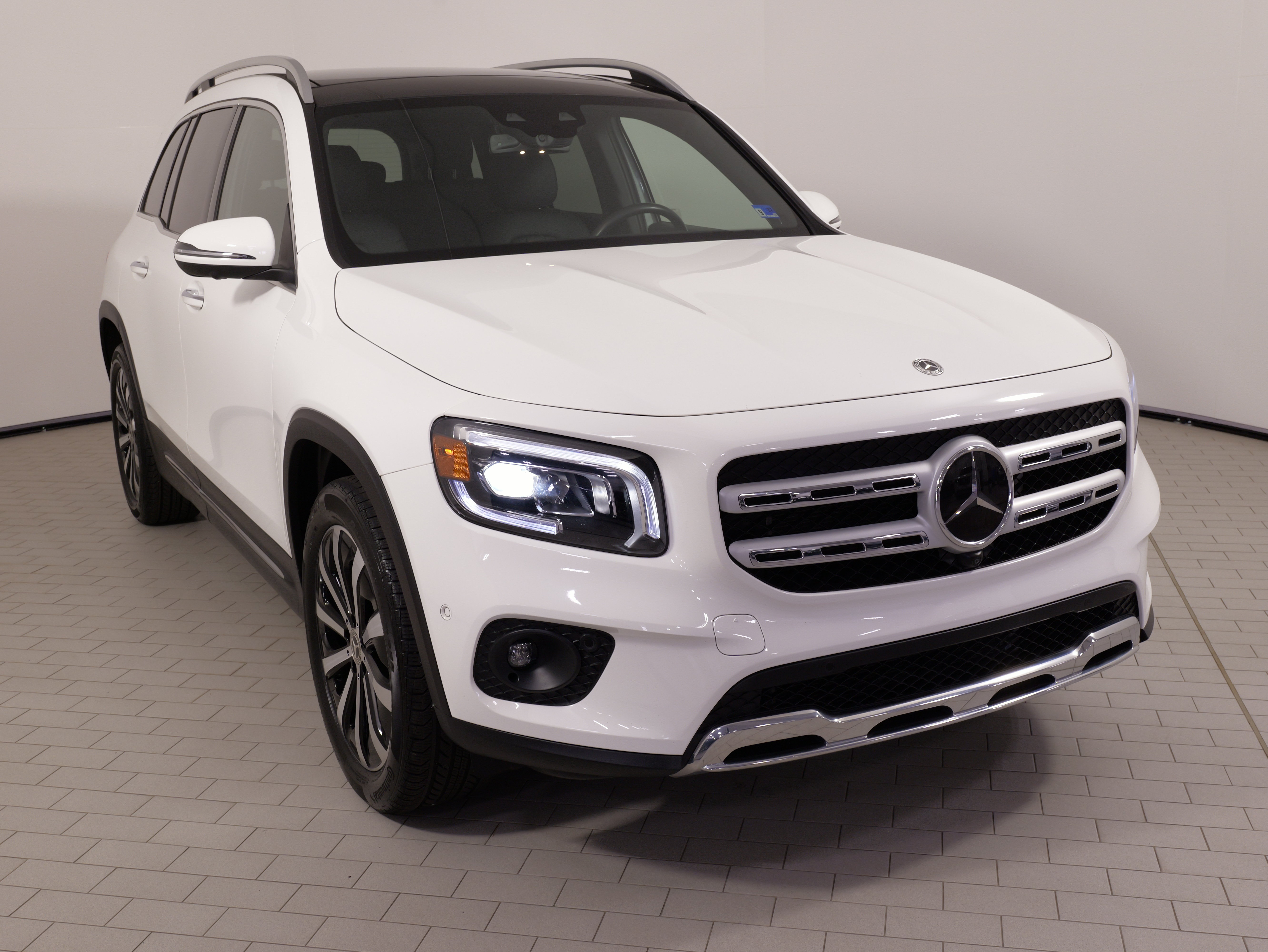 Used 2022 Mercedes-Benz GLB 250 4MATIC image 5