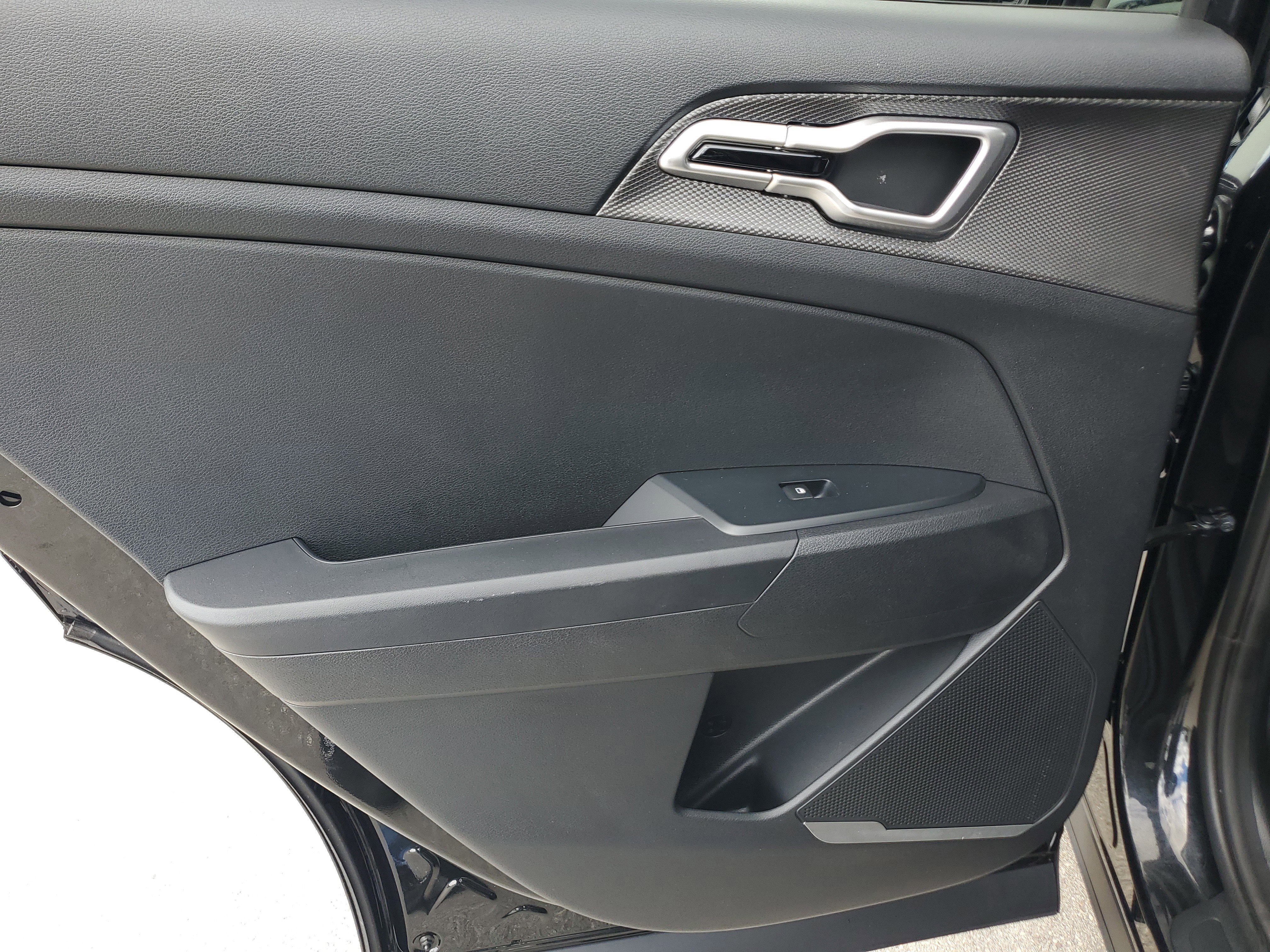 Used 2025 Kia Sportage LX image 28