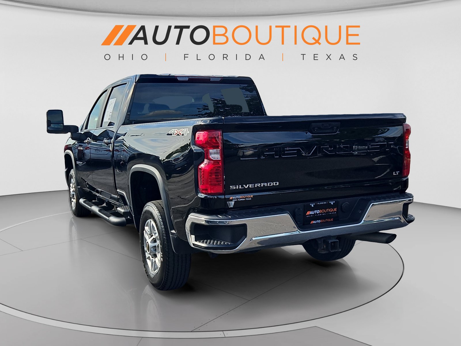 Used 2024 Chevrolet Silverado 2500 LT w/ Convenience Package AWD/4WD image 3