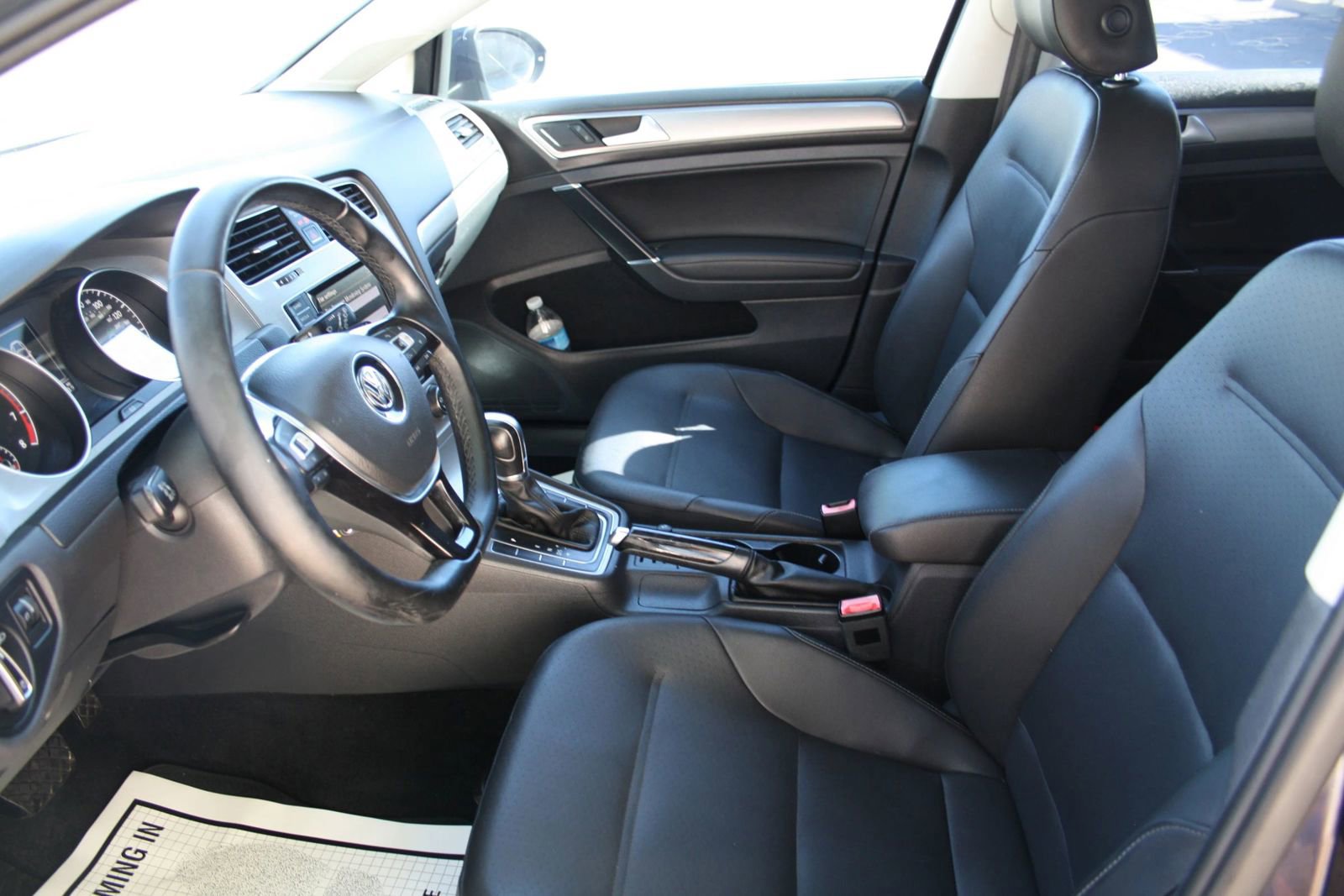Used 2015 Volkswagen Golf S image 19