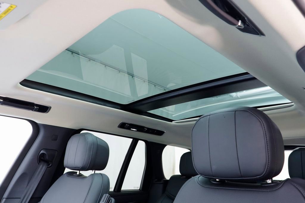 New 2025 Land Rover Range Rover SE image 15