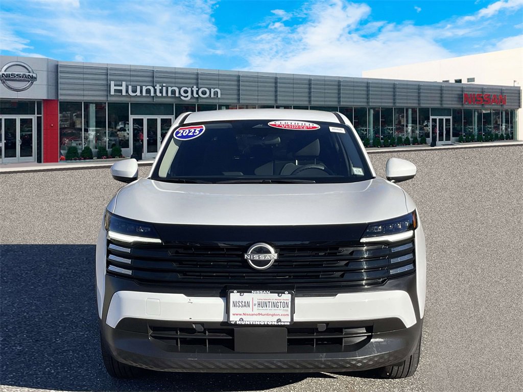 Certified 2025 Nissan Kicks SV image 2