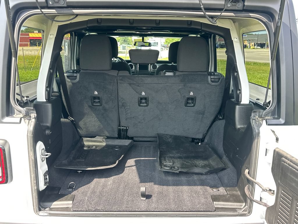 Used 2020 Jeep Wrangler Unlimited Sahara AWD/4WD image 9