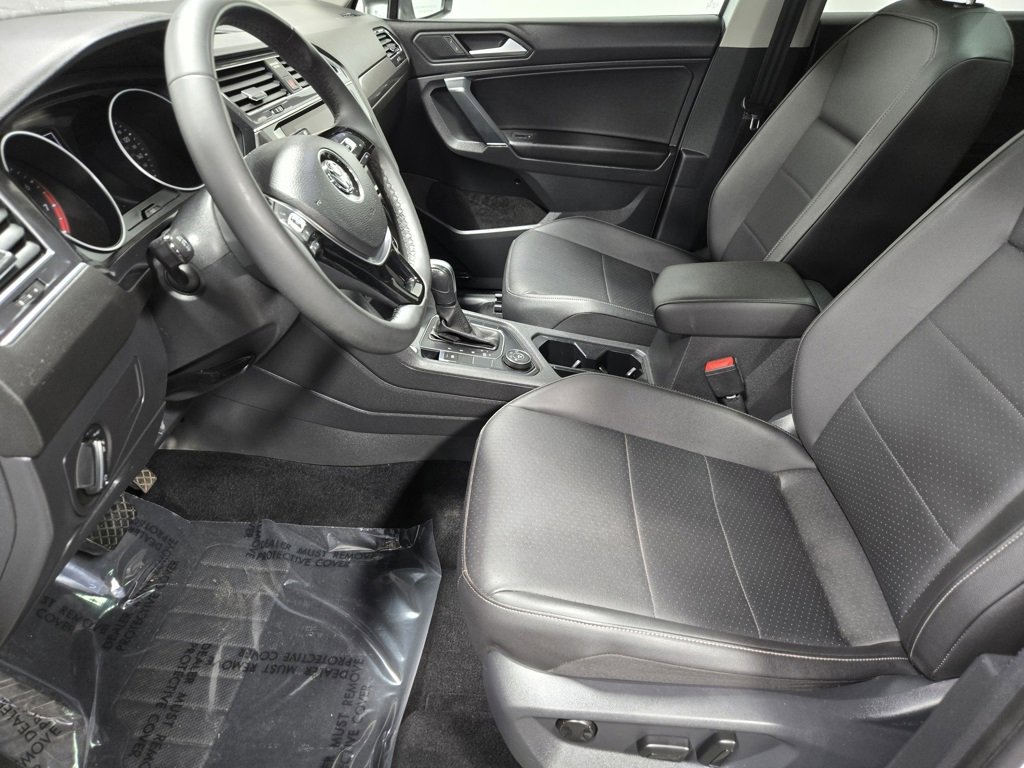 Used 2020 Volkswagen Tiguan SE w/ Panoramic Sunroof Package image 10